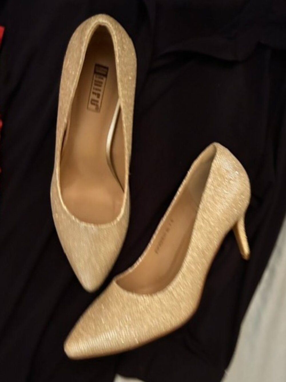 womens size 7 1/2 high heel seven shoes gold  bling 7.5   heels